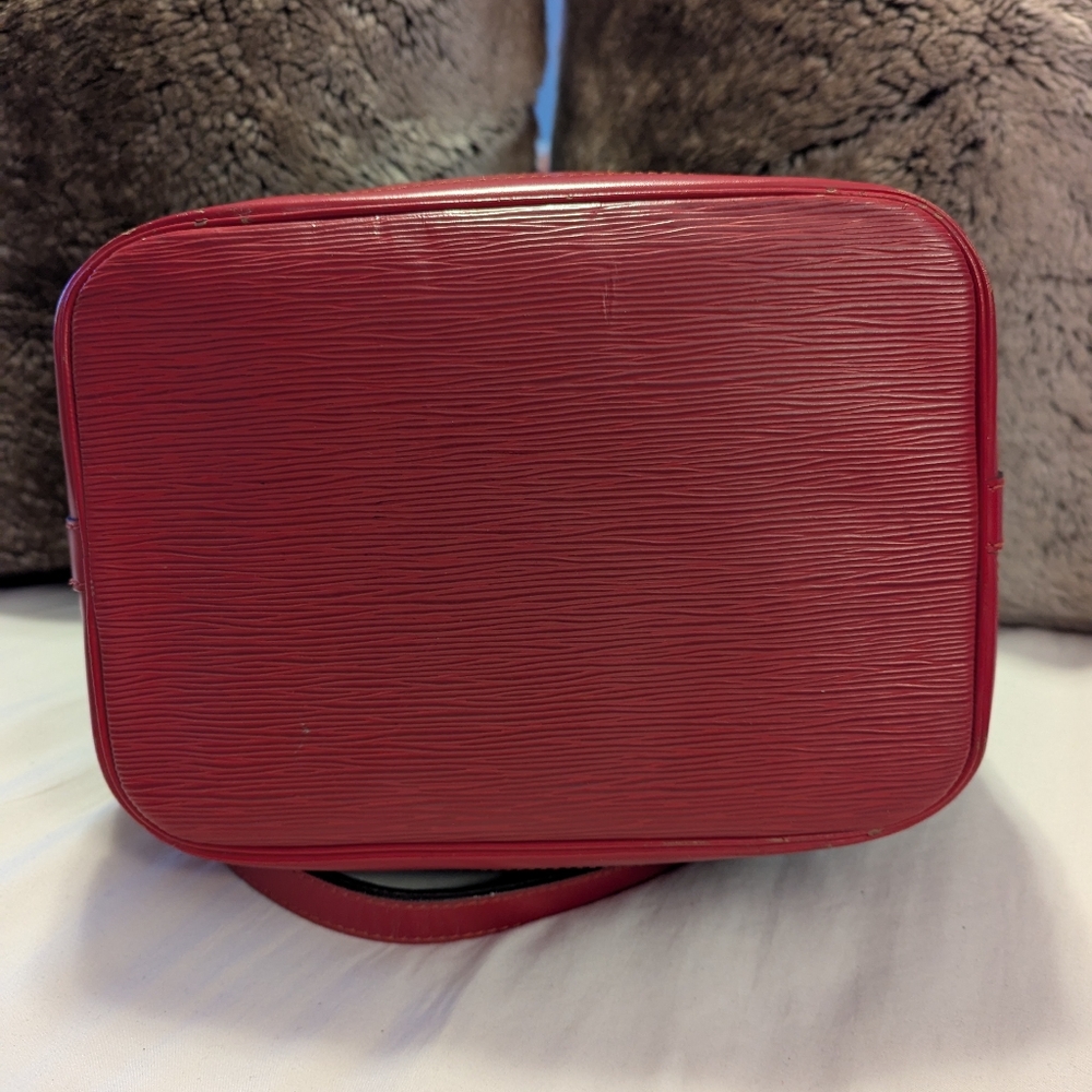 LOUIS VUITTON GM Epi Noe Shoulder / Bucket Bag With COA - Picture 3 of 14